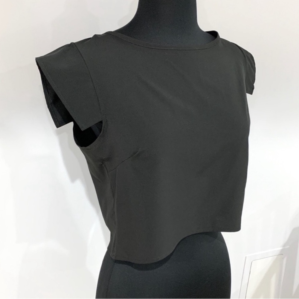 B Jewel back zip crop